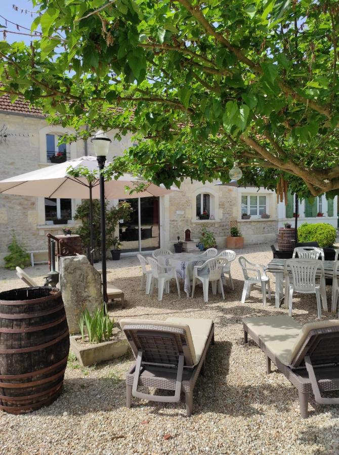 L'Entre Deux Vignes Brizambourg Exterior foto